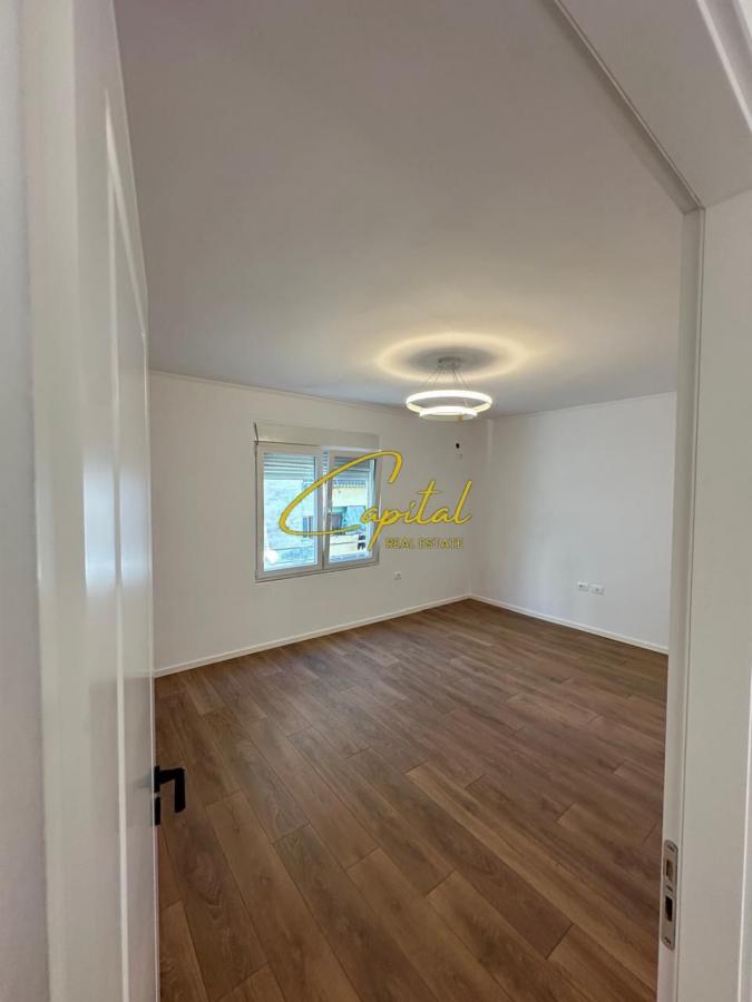 Shitet apartament 2+1 porcelani 118.000 euro