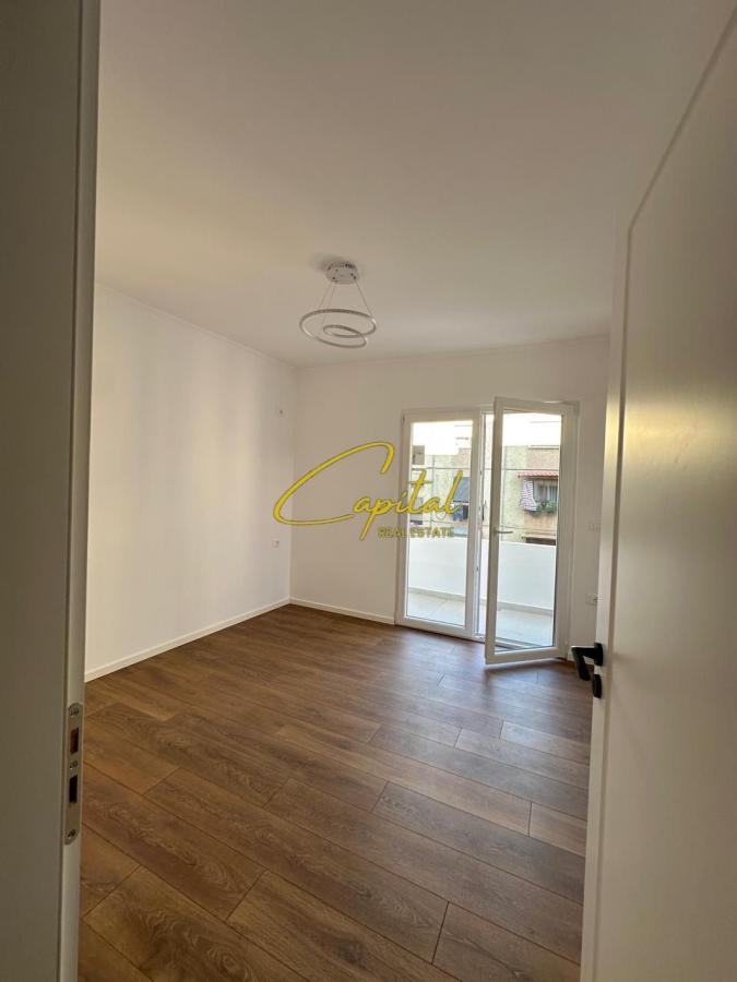 Shitet apartament 1+1 rruga kongresii manastirit 95.000 euro