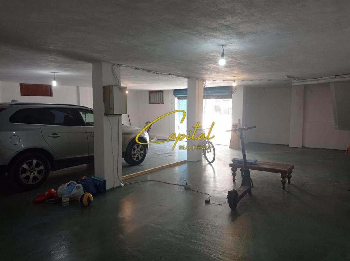 Magazine me qera 130 m2 kodra e priftit 50.000 leke