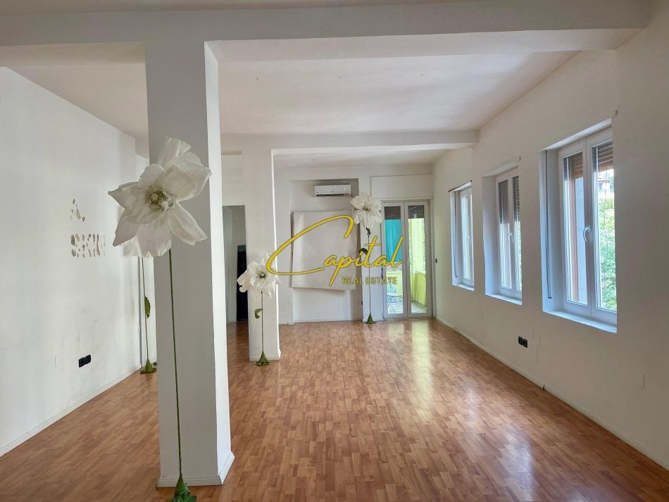 Ambient biznesi me qera 70 m2 ish blloku 800 euro