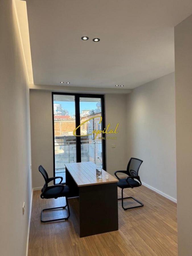 Zyre me qera 70 m2 rezidenca golden tower 700 euro