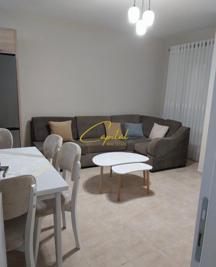 Apartament me qera 1+1 komuna e parisit 50.000 leke