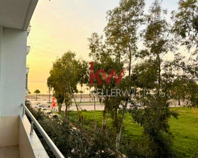 SHITET APARTAMENT 2+1+2 me pamje anesore deti NË LUNGOMARE VLORË