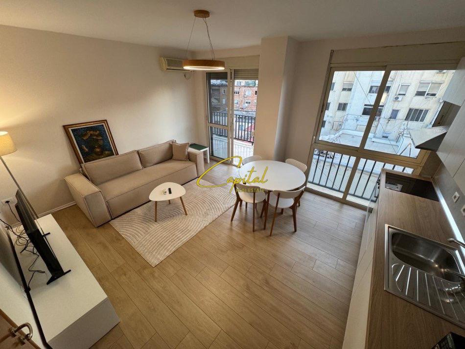 Apartament me qera 1+1 rruga e kavajes 750 euro