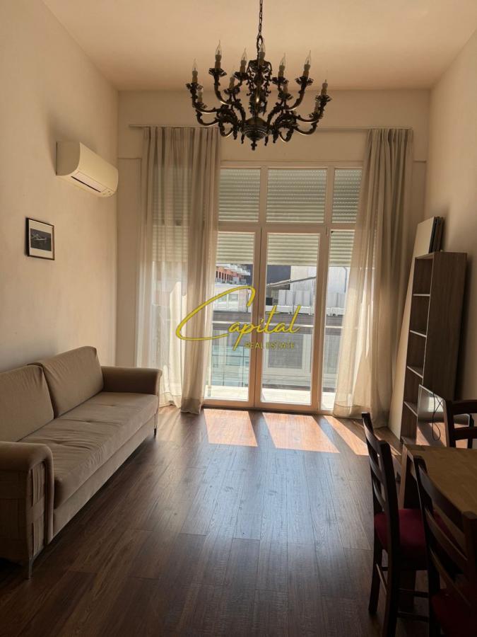 Apartament me qera 2+1 zogu i zi 750 euro