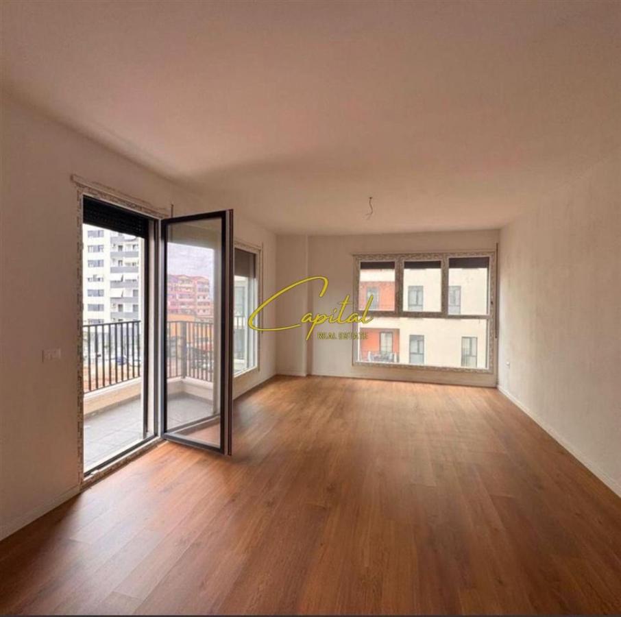 Apartament me qera 2+1+2 kompleksi trio tower 600 euro