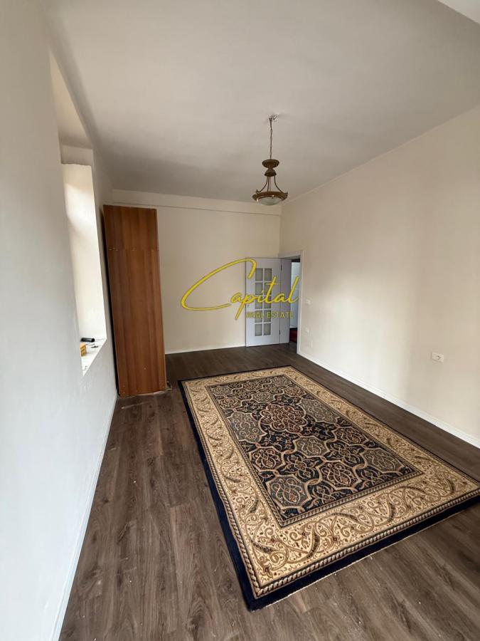 Ambient biznesi me qera 75 m2 rruga e dibres 150.000 leke