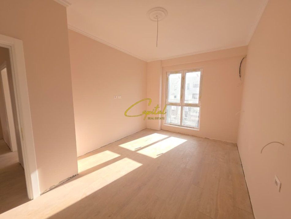 Ambient biznesi me qera 100 m2 komuna e parisit 1.100 euro