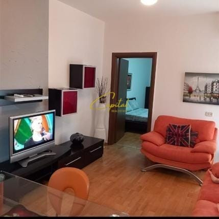 Apartament me qera 1+1 21 dhjetori 600 euro