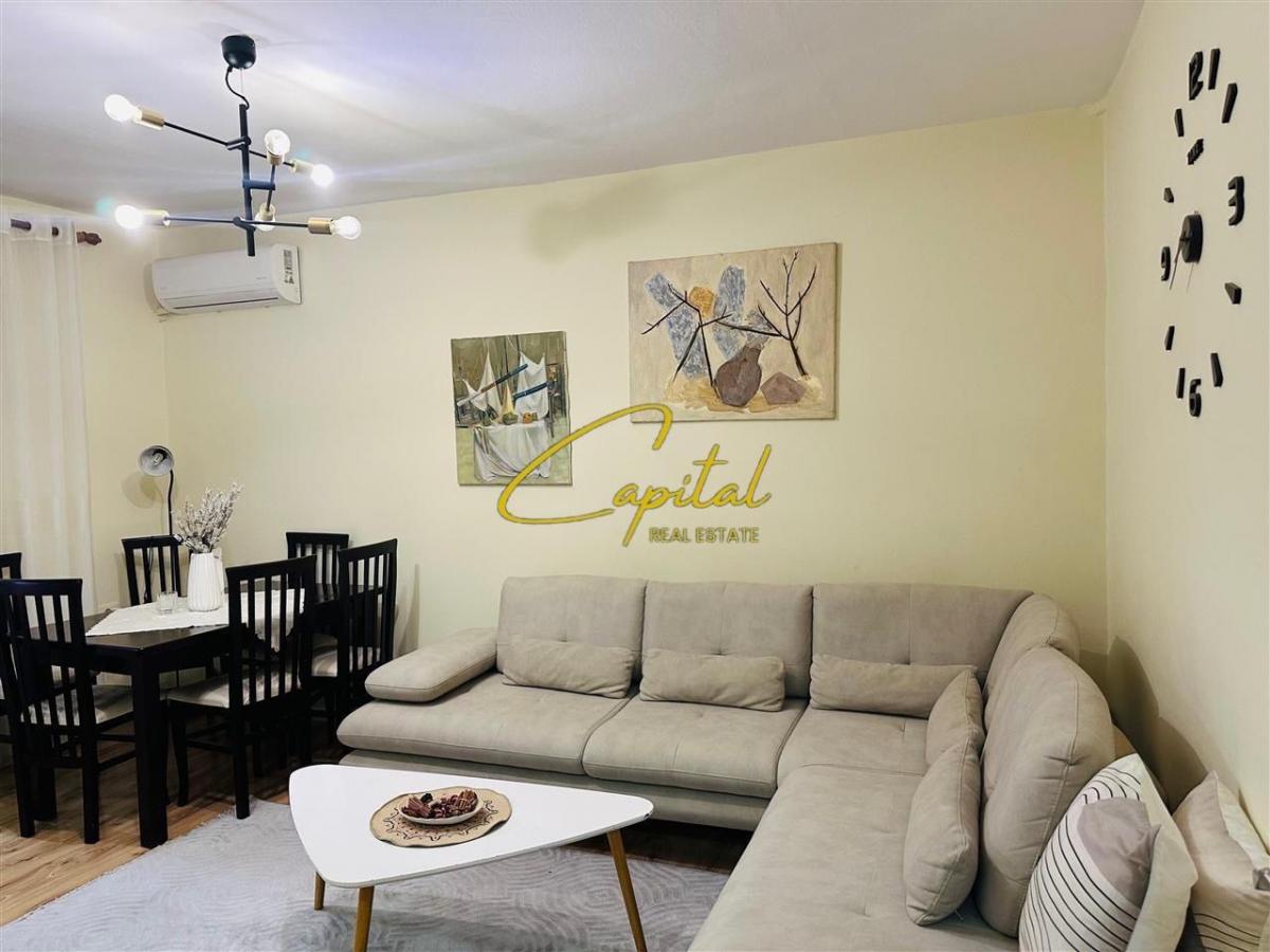 Shitet apartament 3+1 kombinat 102.000 euro