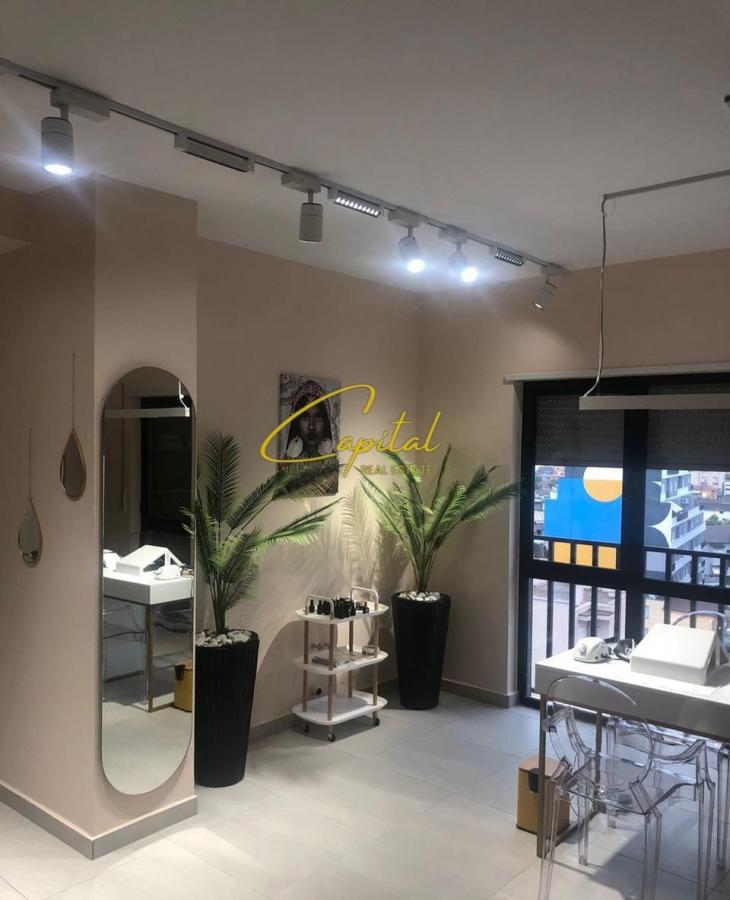 Zyre me qera 120 m2 rruga e dibres 750 euro
