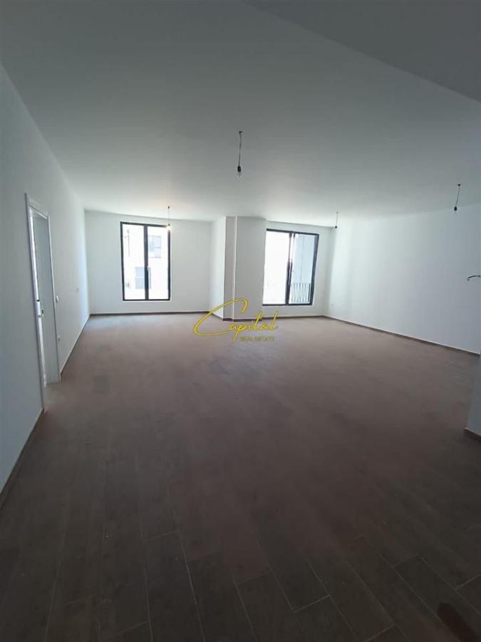 Zyre me qera 140 m2 xhamlliku 95.000 leke