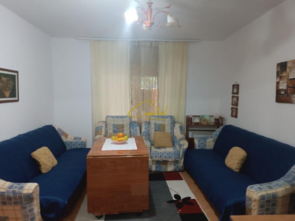 Shitet vile private 670 m2 berat 450.000 euro