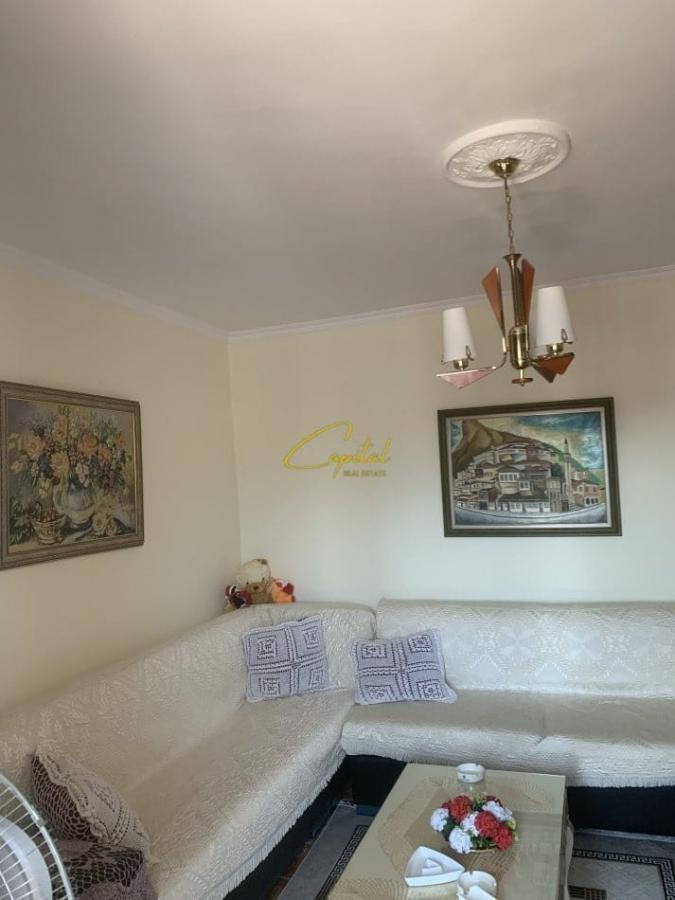 Shitet apartament 1+1 berat 58.000 euro
