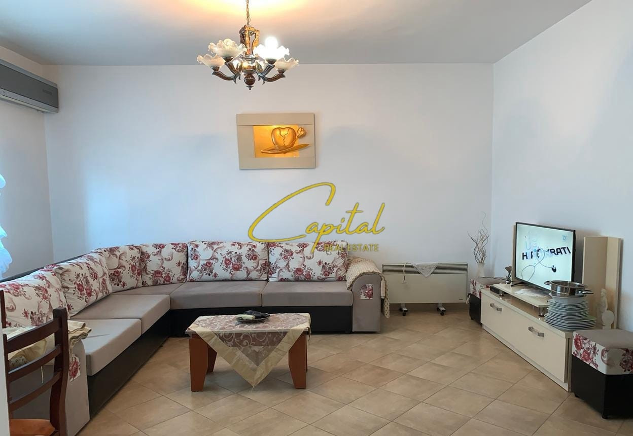 Shitet apartament 1+1 ish stacioni trenit 165.000 euro