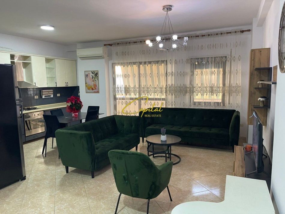 Apartament me qera 2+1 komuna e parisit 750 euro