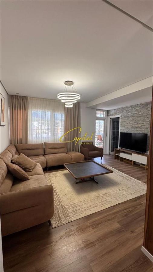 Apartament me qera 3+1 fresku 65.000 leke
