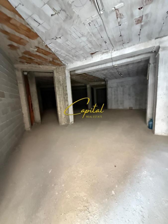 Shitet magazine 270 m2 fresku 190.000 euro