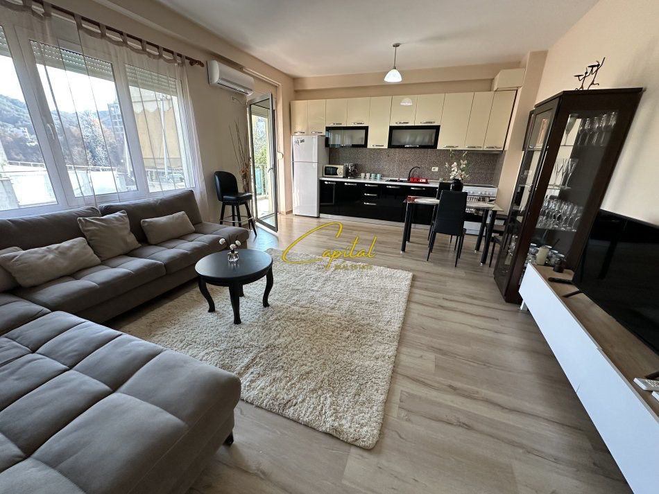 Apartament me qera 2+1 liqeni i thate 700 euro