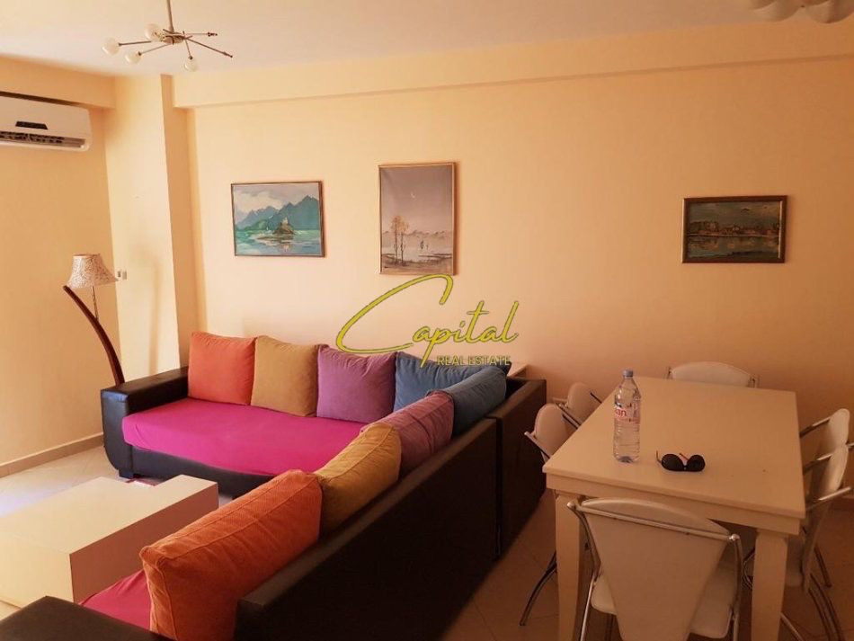 Apartament me qera 2+1 rruga e barrikadave 700 euro