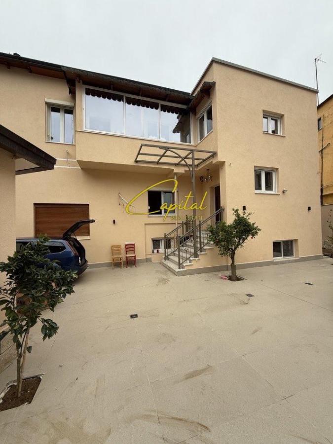 Vile private me qera 340 m2 21 dhjetori 200.000 leke