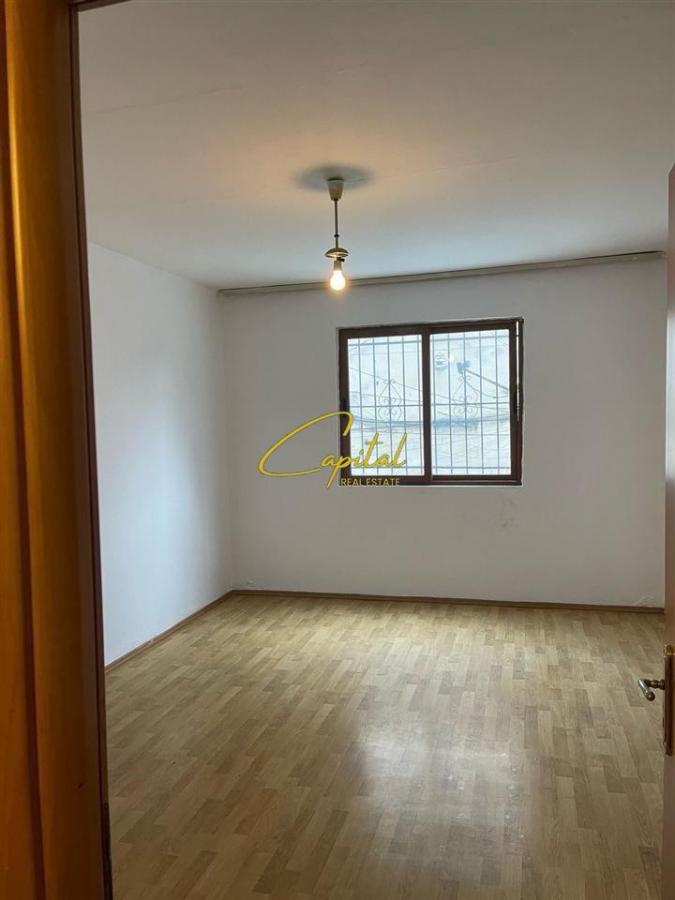 Shitet apartament 2+1 shkolla e bashkuar 11.500.000 leke
