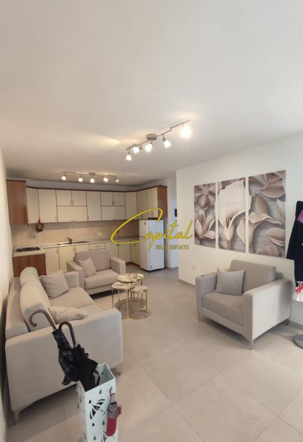 Zyre me qira 90 m2 ish ekspozita 600 euro
