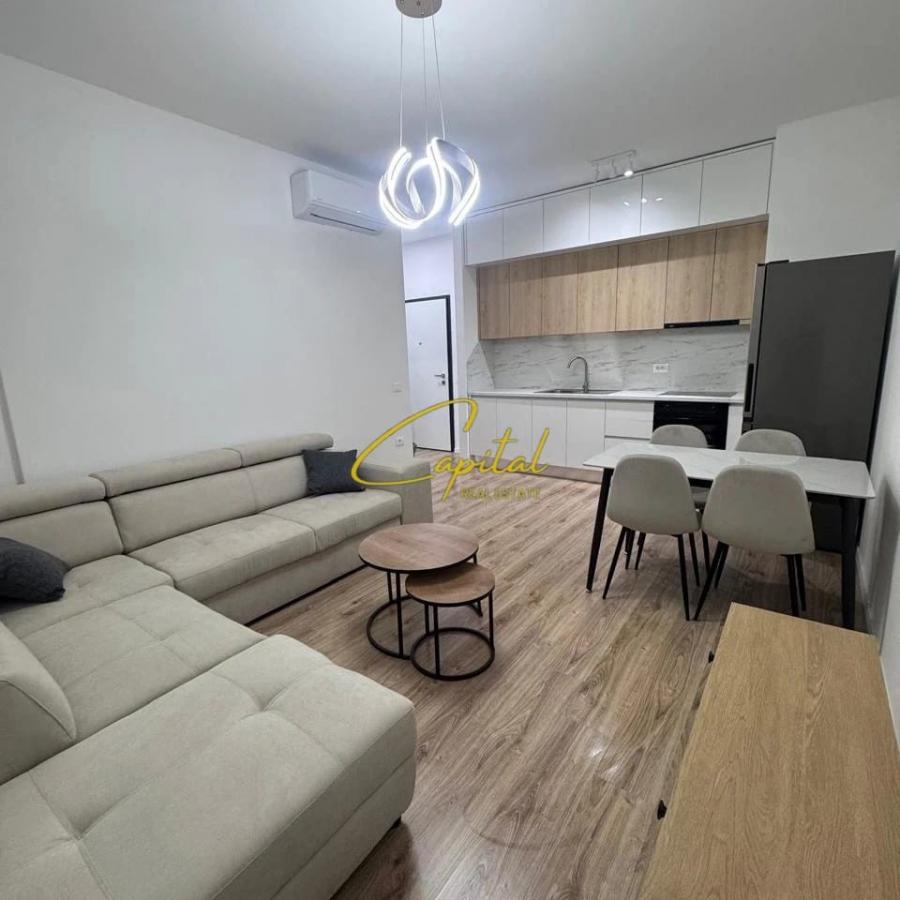 Apartament me qira 1+1 rruga siri kodra 550 euro