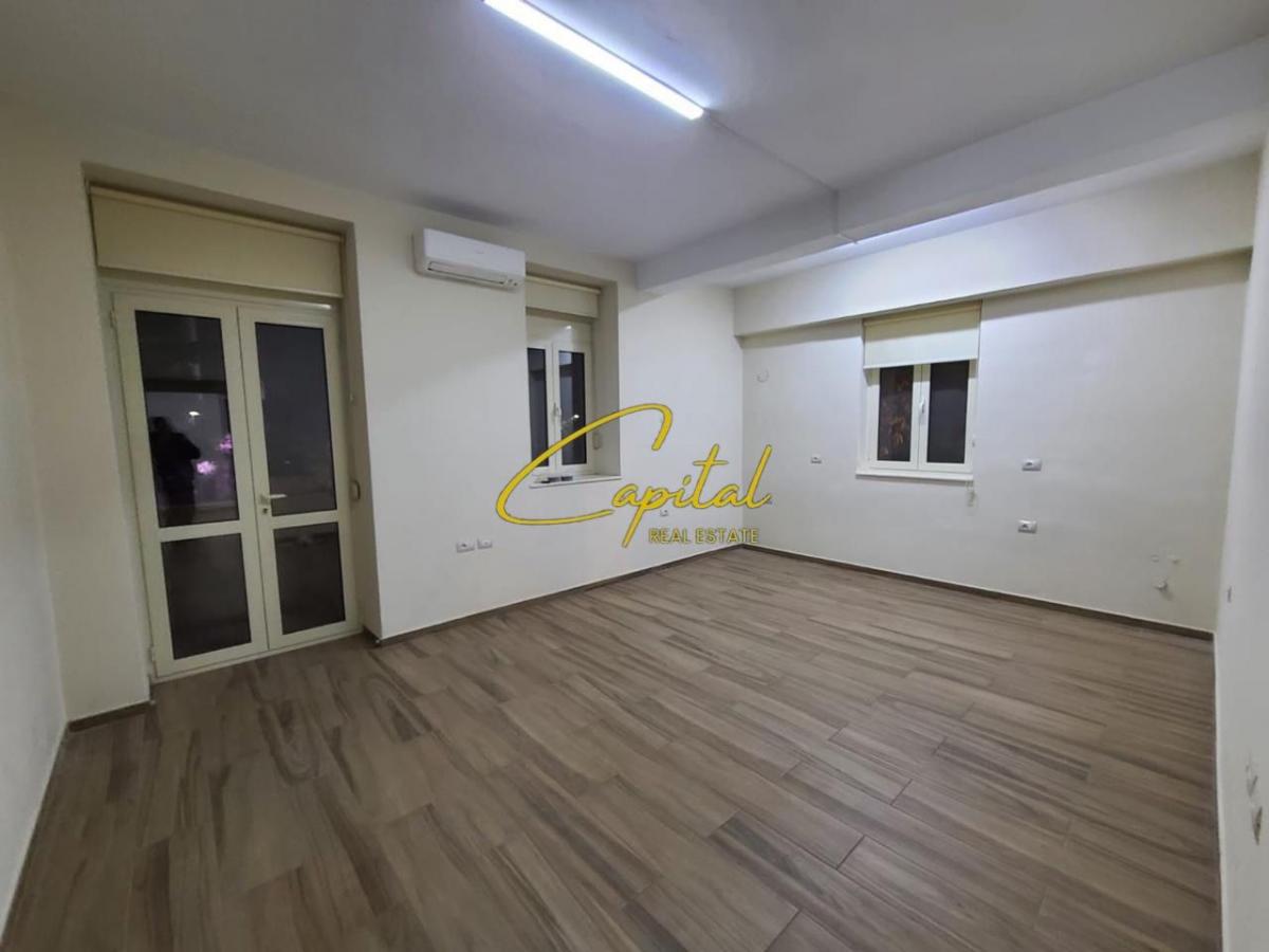 Zyre me qira 75 m2 bulevardi zogu i 100.000 leke