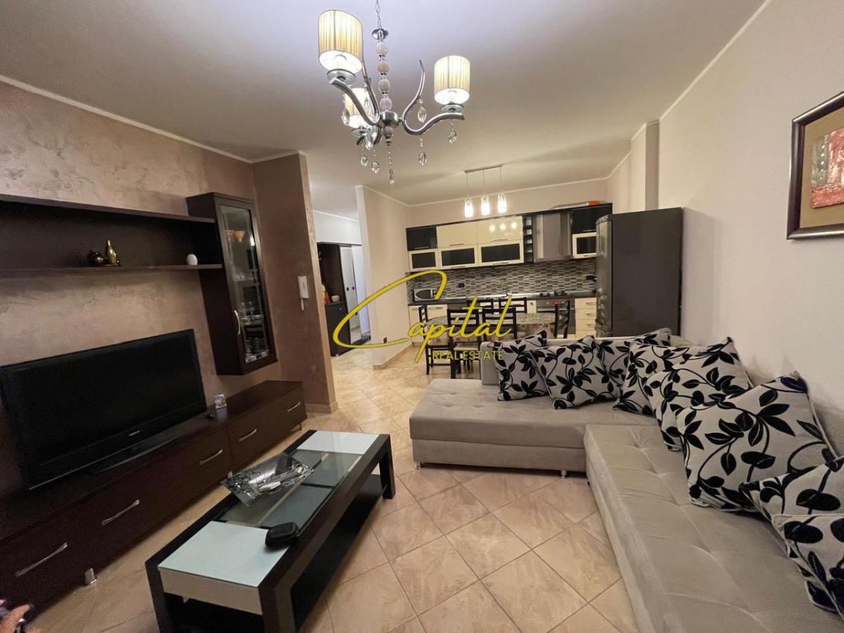 Apartament me qira 2+1 pazari i ri 700 euro
