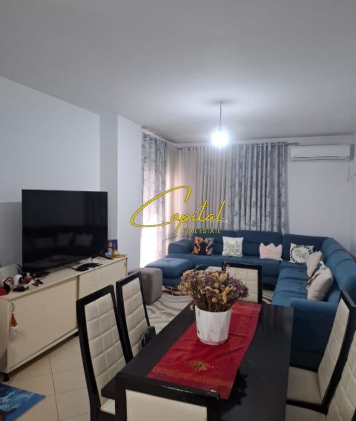 Shitet apartament me qira 1+1 kamez 8.500.000 leke