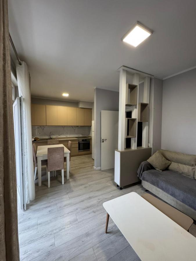 Shitet Apartament 1+1 me Ballkon – Rruga 5 Maj (Concordi)!!!