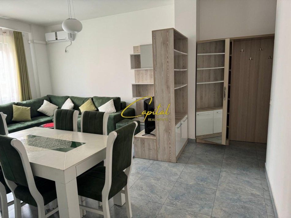 Apartament me qira 1+1 kopshti botanik 550 euro