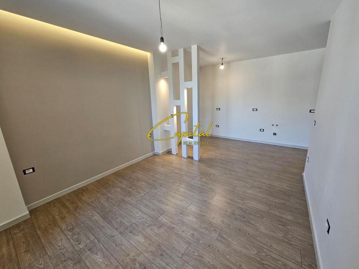 Shitet apartament 3+1 21 dhjetori 320.000 euro
