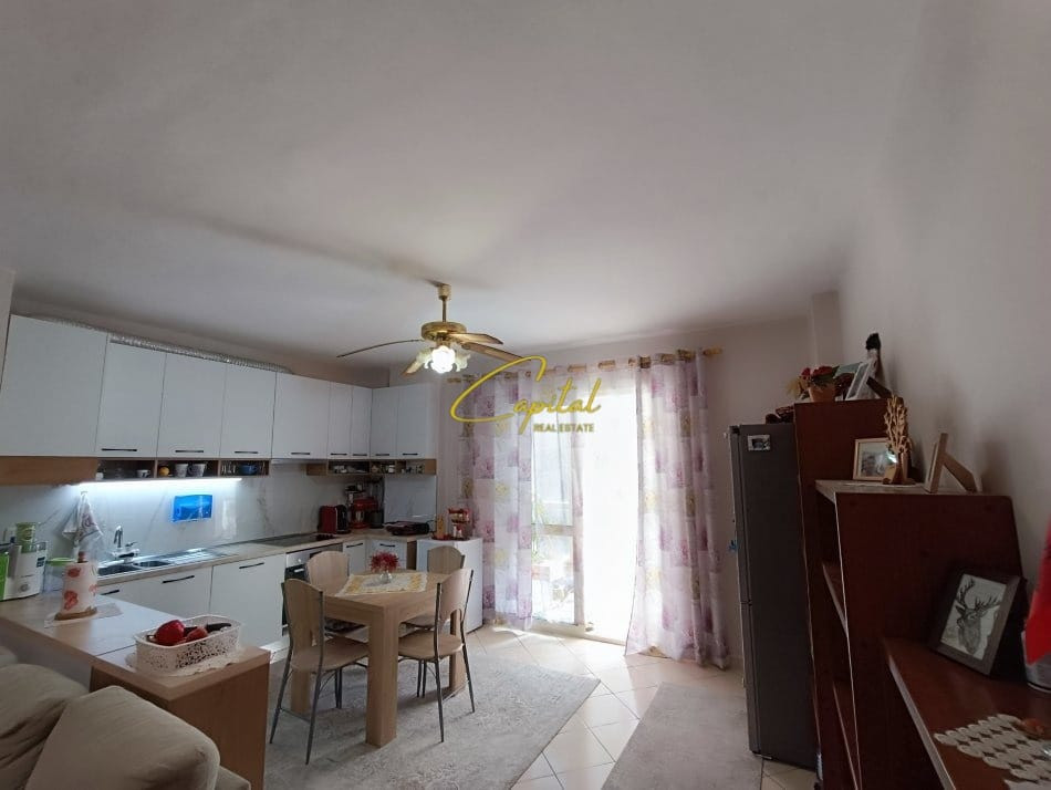 Shitet apartament 2+1 fresku 130.000 euro