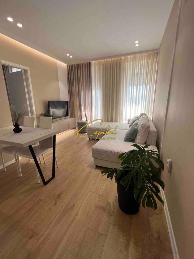 Apartament me qira 1+1 rruga siri kodra 600 euro