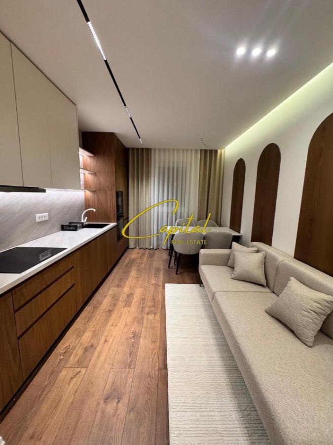 Apartament me qira 2+1 xhamlliku 900 euro