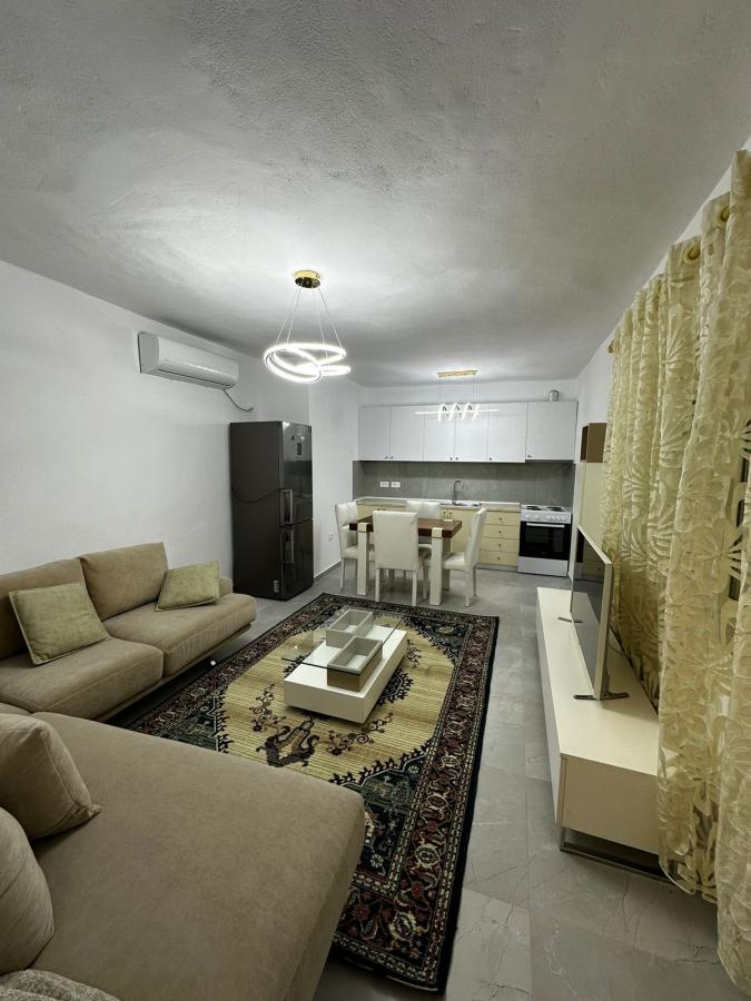 Jepet me Qira Duplex Tip Vilë – Pranë Stacionit të Trenit!!