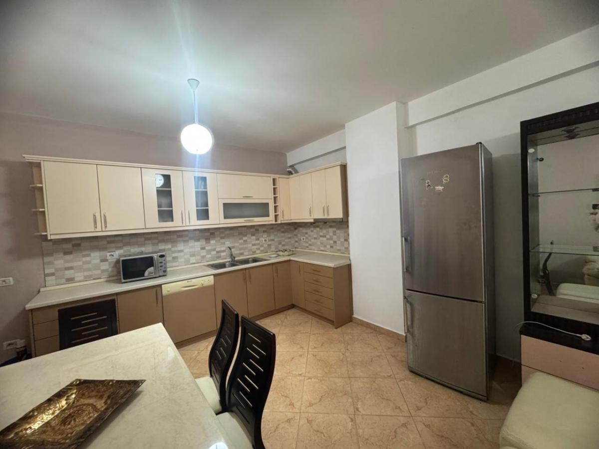 Jepet me Qira Apartament 2+1 + Ballkon – Astir !!