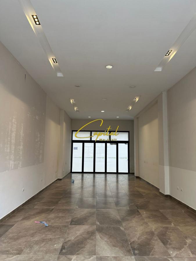 Dyqan me qira 70 m2 21 dhjetori 90.000 leke