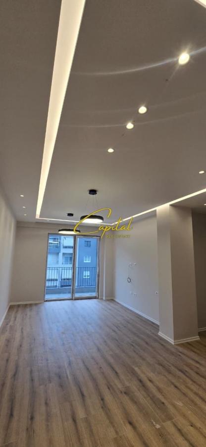 Zyre me qira 100 m2 komuna e parisit 900 euro