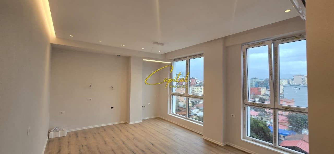 Zyre me qira 60 m2 komuna e parisit 700 euro