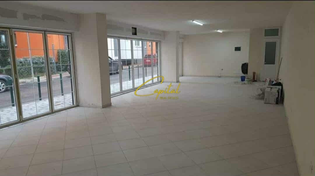 Shitet ambient biznesi 100 m2 liqeni i thate 210.000 euro