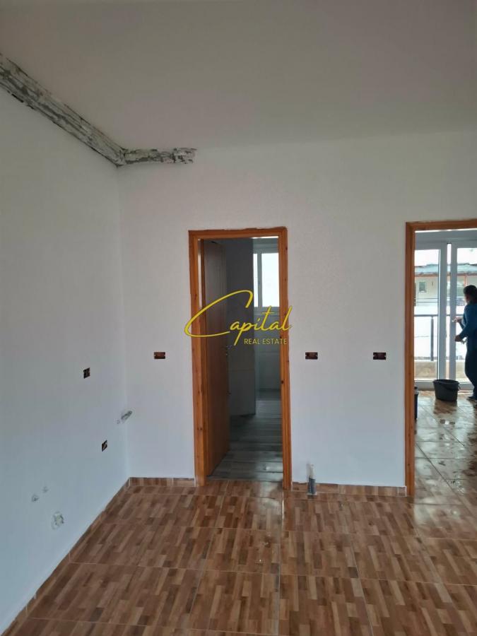 Shitet apartament 1+1 himare 160.000 euro