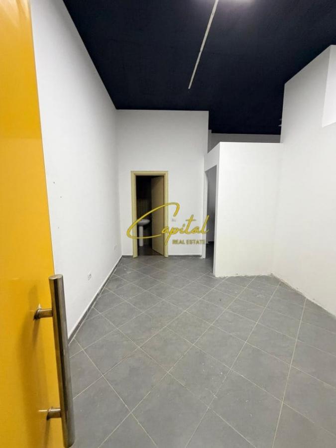 Dyqan me qira 75 m2 21 dhjetori 33.000 leke