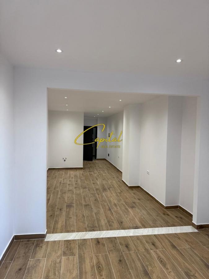 Zyre me qira 60 m2 ish stacioni trenit 800 euro