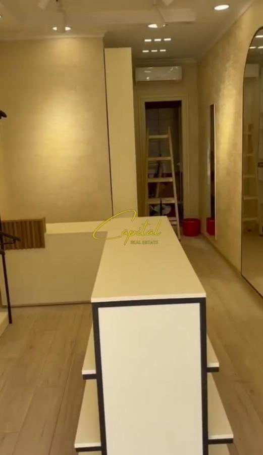Shitet dyqan 27 m2 21 dhjetori 337.000 euro