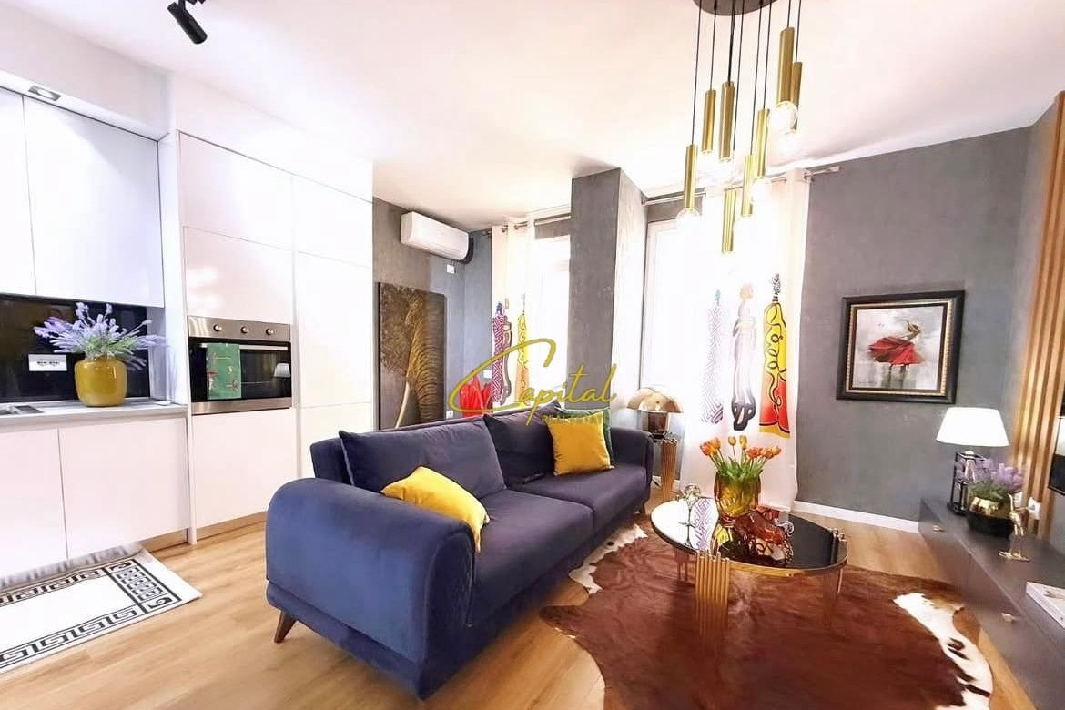 Apartament me qira 1+1 21 dhjetori 800 euro