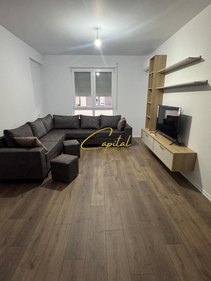 Shitet apartament 2+1 5 maji 650 euro