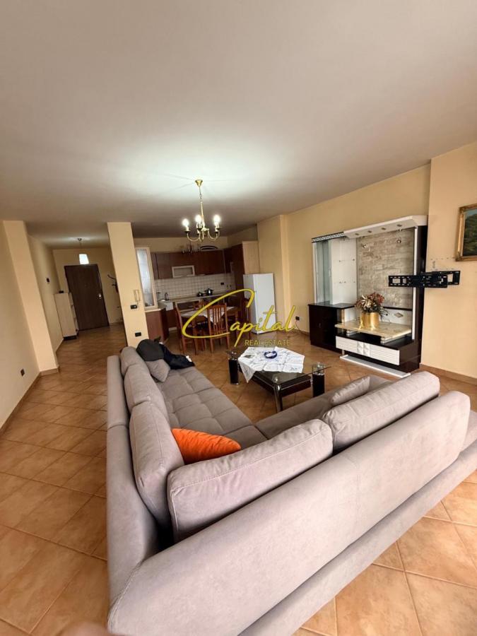 Apartament me qira 2+1 rruga e kavajes 700 euro